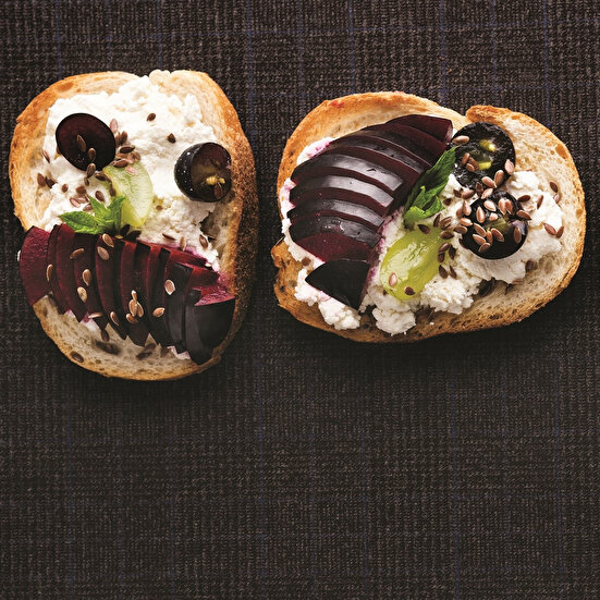 Eylül Meyveleri ile Ekmek Üstü