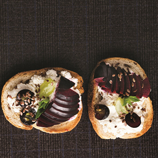 Eylül Meyveleri ile Ekmek Üstü