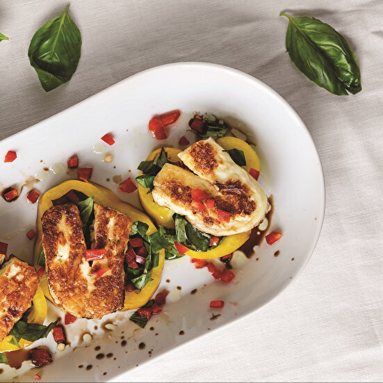 Hellimli Taze Fesleğenli Renkli Biberler