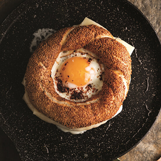 Simit Göbeğinde Yumurta