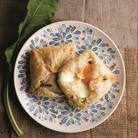 Pazılı Yumurtalı Milföy Pide