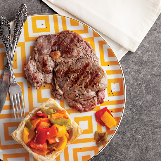 Közlenmiş Biber Salatası ve Biftek