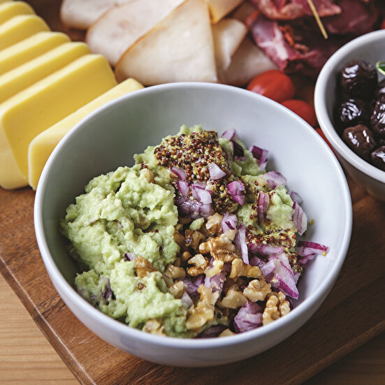 Üzüm ve Cevizli Avokado Pate