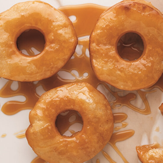 Karamel Sos ve Kızarmış Milföy