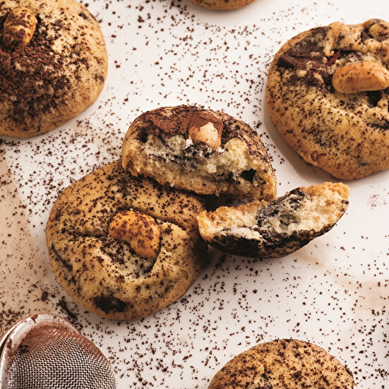 Çikolatalı Yer Fıstıklı ve Kahveli Un Kurabiyesi