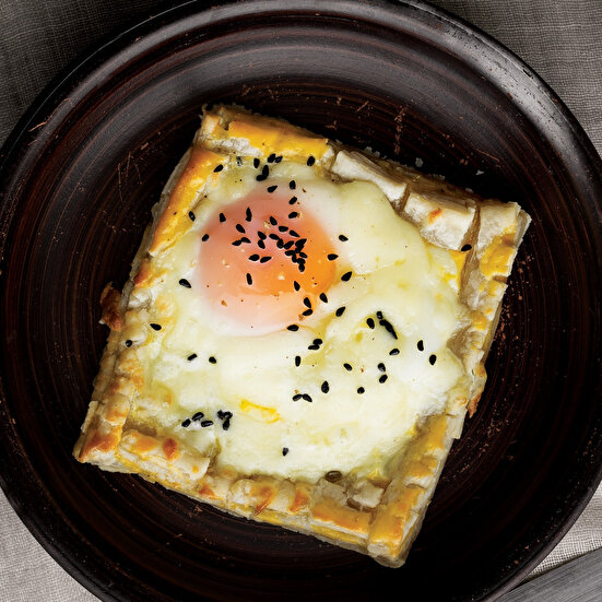 Milföy Hamuru ile Yumurtalı Pide