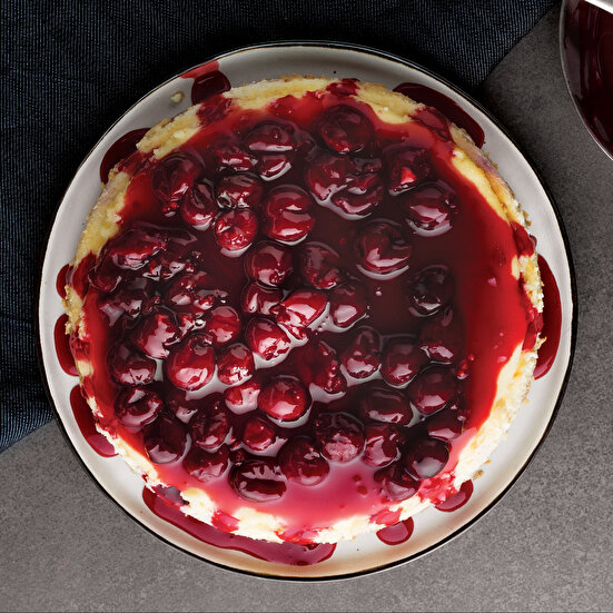 Vişneli ve Beyaz Çikolatalı Cheesecake