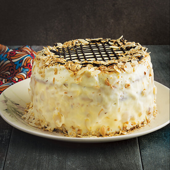 Ballı Bademli Rus Pastası (Medovik)