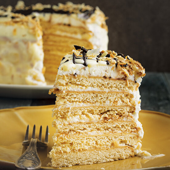 Ballı Bademli Rus Pastası (Medovik)