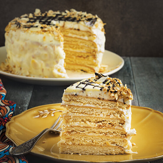 Ballı Bademli Rus Pastası (Medovik)