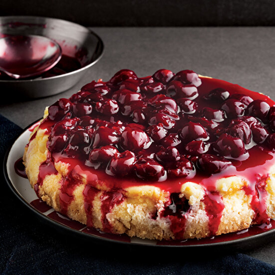 Vişneli ve Beyaz Çikolatalı Cheesecake