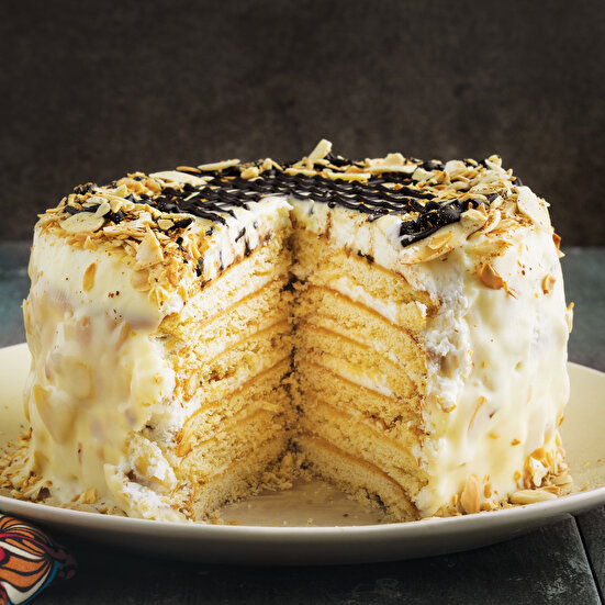 Ballı Bademli Rus Pastası (Medovik)
