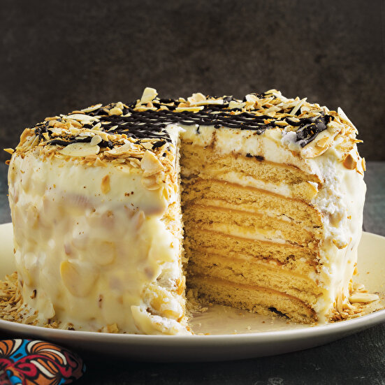 Ballı Bademli Rus Pastası (Medovik)