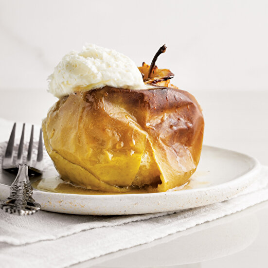 Fırında Kaymaklı Elma