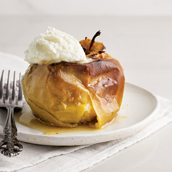 Fırında Kaymaklı Elma