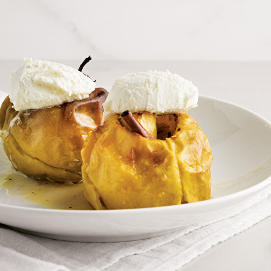 Fırında Kaymaklı Elma