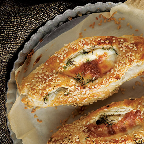 Pastırmalı Milföylü Karnıyarık Börek
