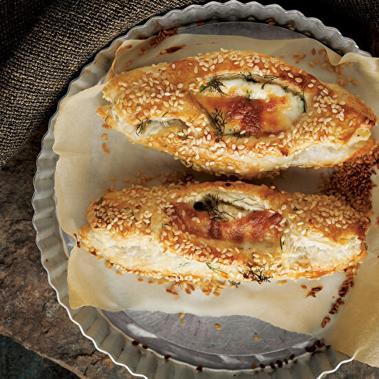 Pastırmalı Milföylü Karnıyarık Börek