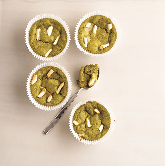 Beyaz Çikolata ve Matchalı Brownie