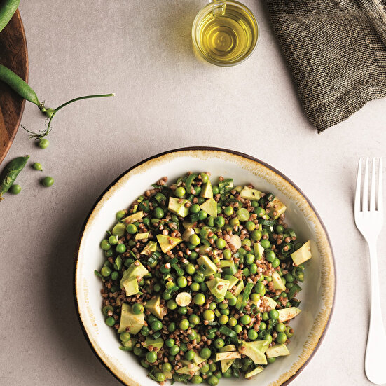 Karabuğdaylı Bezelye Salatası