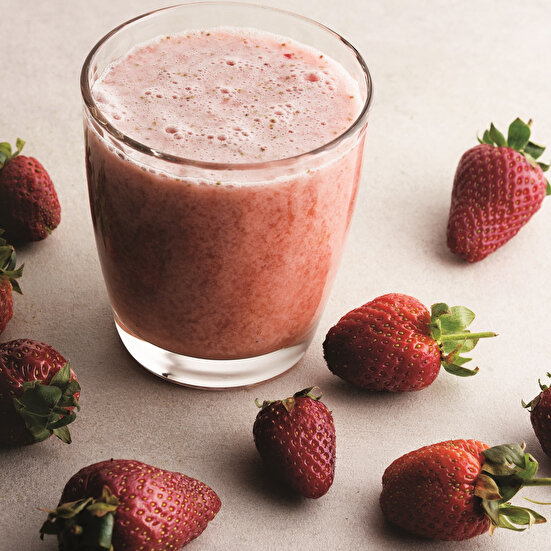 Çilekli Hindistan Cevizi Sütlü Smoothie