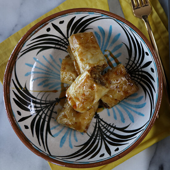 Ballı Pekmezli Elma Baklavası