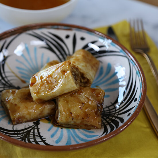 Ballı Pekmezli Elma Baklavası