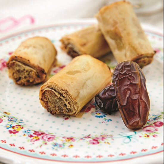 Baklavalık Yufkadan Hurmalı Rulo