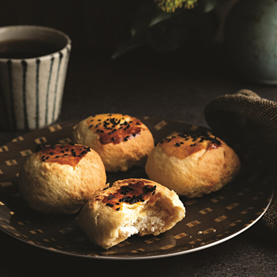 Kokusu Mest Eden Pastane Poğaçası