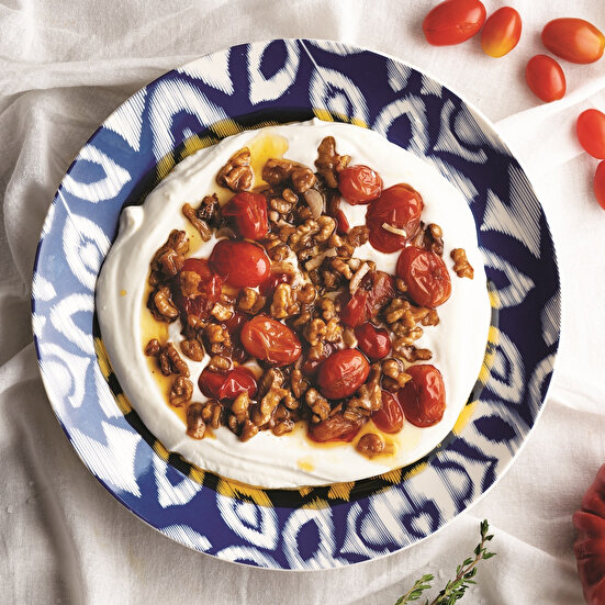 Keçi Peynirli Yoğurt Üzeri Sotelenmiş Domates