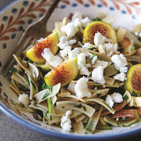 Erişteli İncirli Ilık Salata