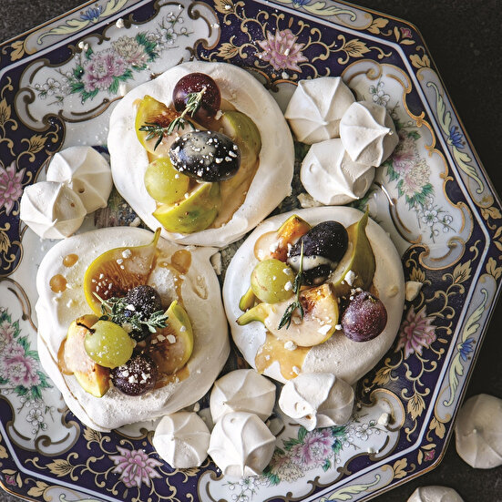 İncirli Üzümlü Pavlova