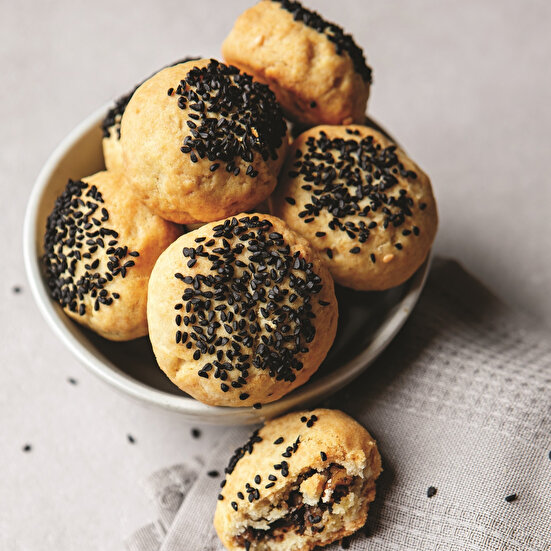 Siyah Sarımsaklı Cevizli Tuzlu Kurabiye