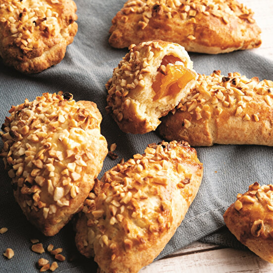 Fındıklı Kayısılı Çörek 