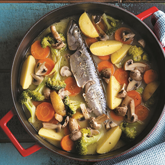 Tencerede Bol Sebzeli Uskumru