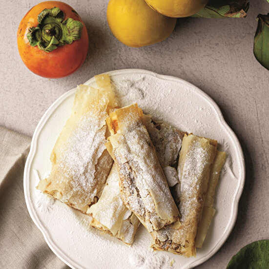 Baklava Yufkasından Hurmalı Rulo