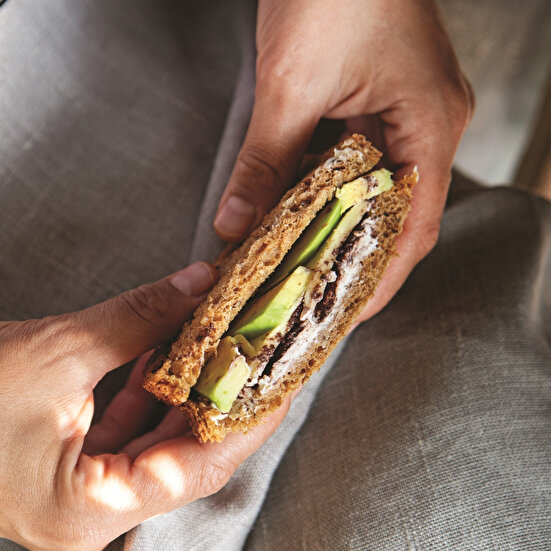Avokadolu Sandviç