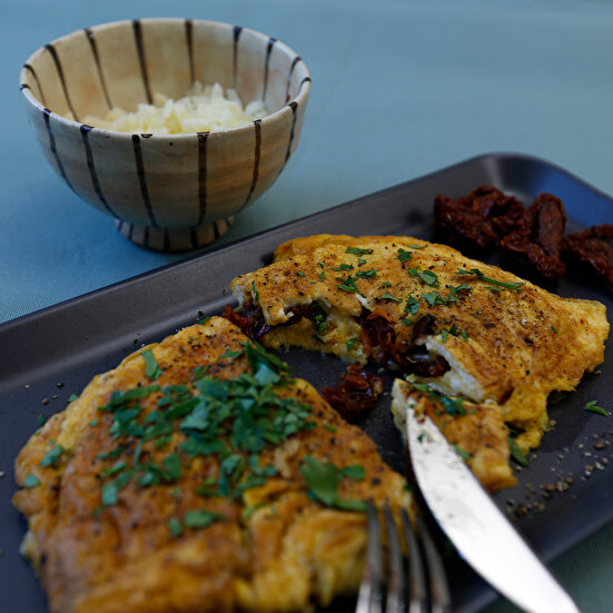Kuru Domatesli Omlet