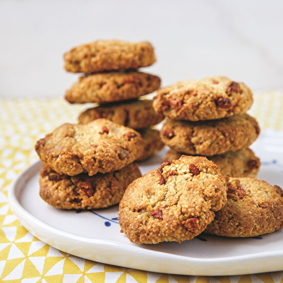 Badem ve Goji Berryli Kurabiye