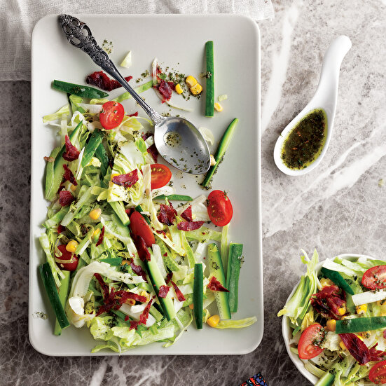 Pastırmalı Kekikli Salata