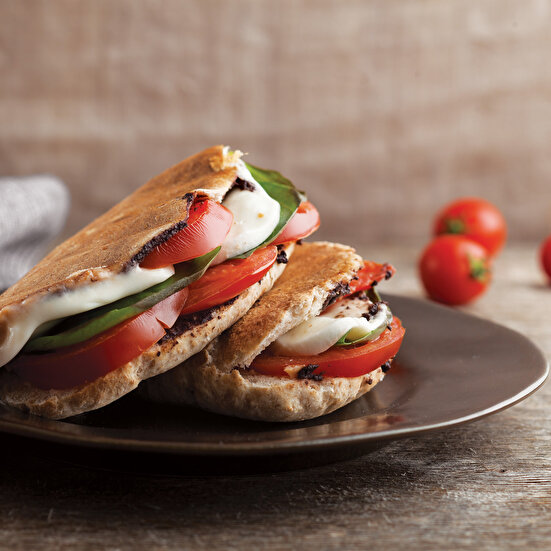 Domatesli Mozzarella Tost