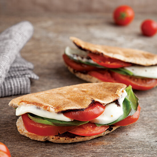 Domatesli Mozzarella Tost
