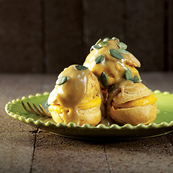 Bal Kabaklı Profiterol ve Karamelli Tahinli Sos