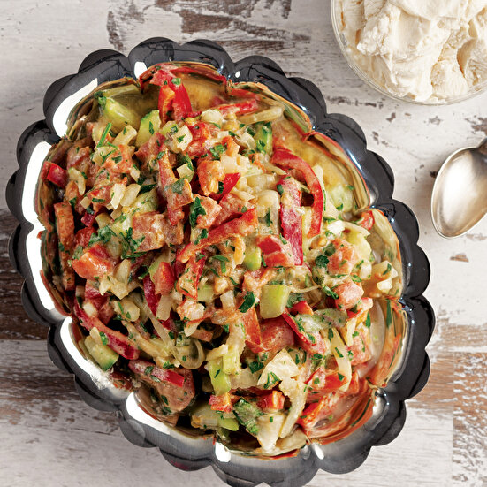 Tuzlu Yoğurt Salatası