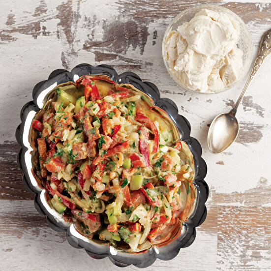 Tuzlu Yoğurt Salatası