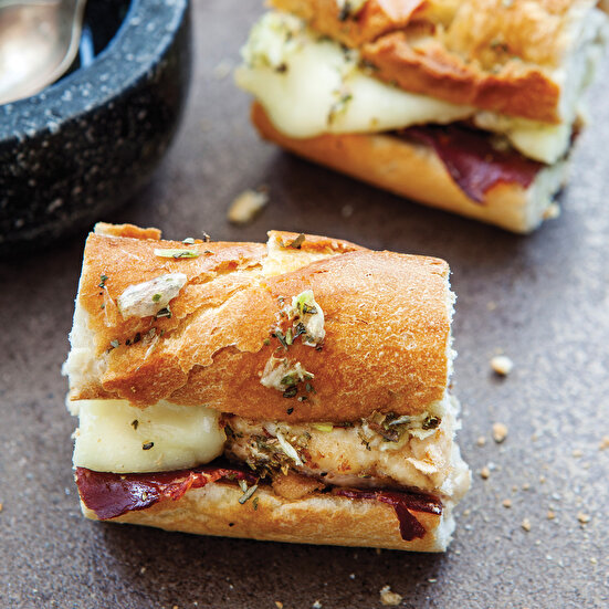 Fırında Tavuklu Baget Sandviçler