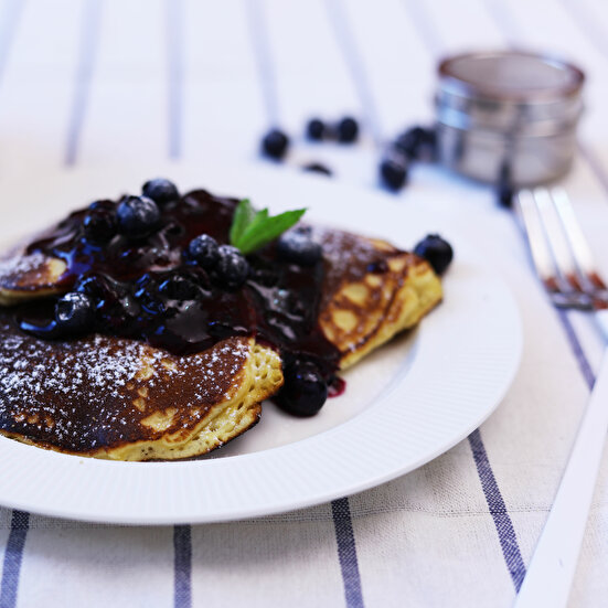 Pankek ve Yaban Mersinli Sos