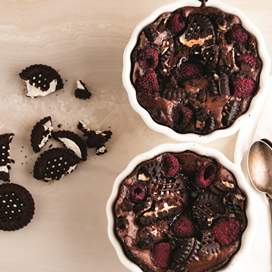 Frambuaz ve Kremalı Bisküvili Brownie