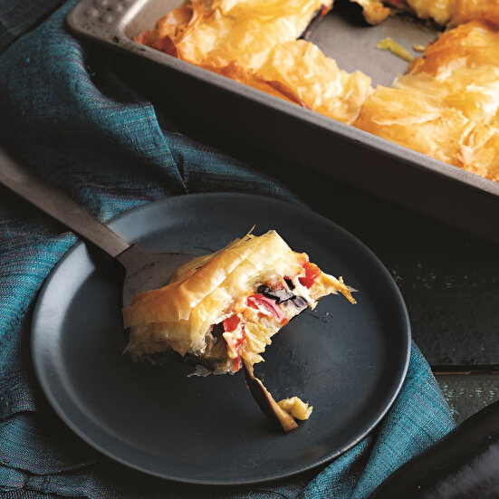 Baklavalık Yufkadan Patlıcanlı Börek