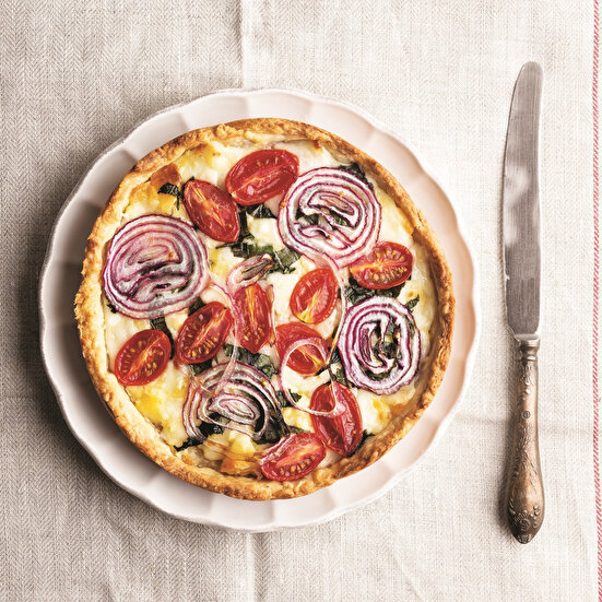 Soğanlı Peynirli Domatesli Kiş